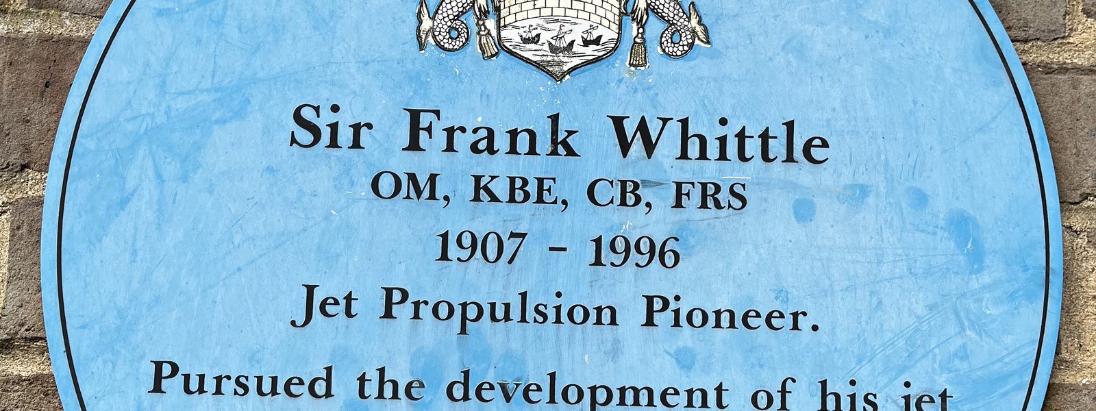 La plaque bleue de Sir Frank Whittle sur le département d'ingénierie de Cambridge