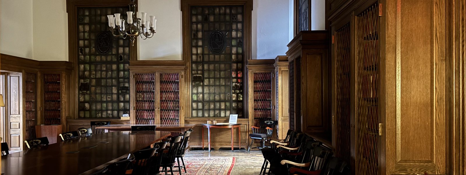 La salle de lecture boisée de la bibliothèque Baker, à Dartmouth