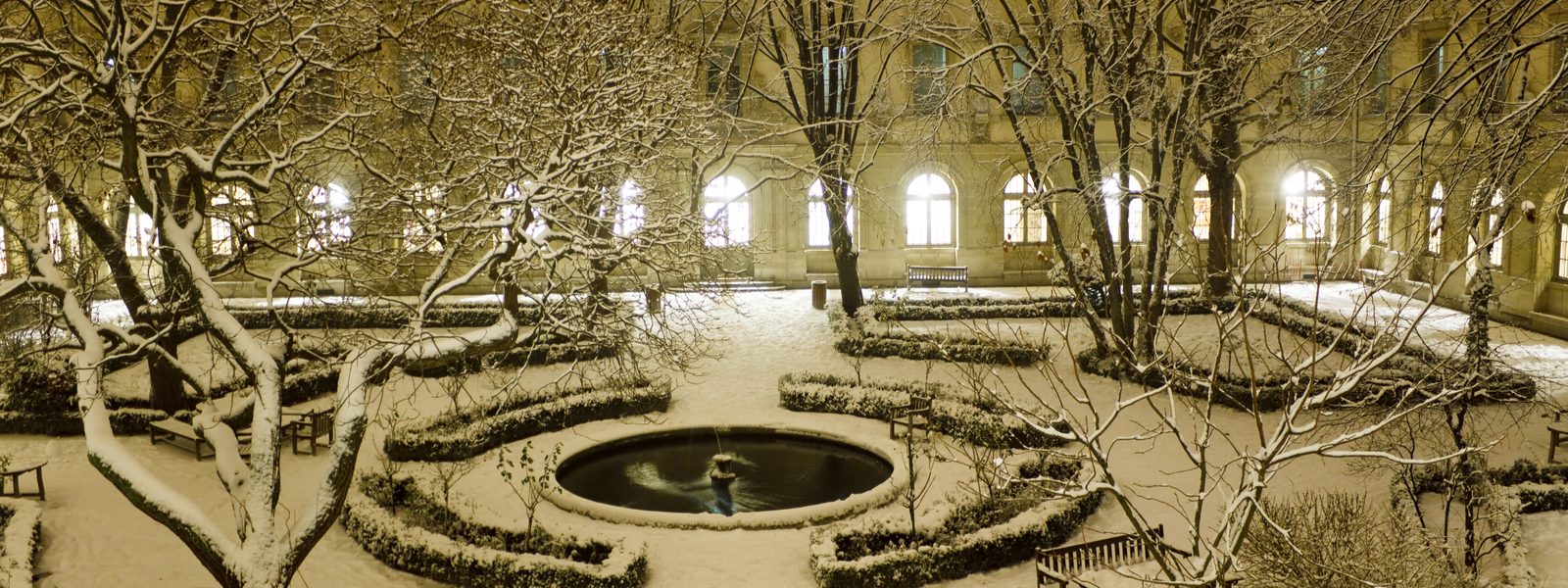 La cour aux Ernests de l'École normale supérieure sous la neige