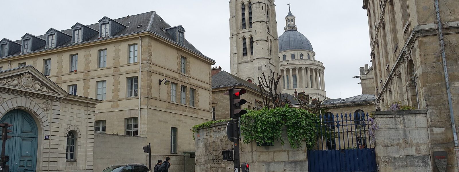 Le lycée Henri-IV rue Clovis, avec la tour Clovis et le dôme du Panthéon