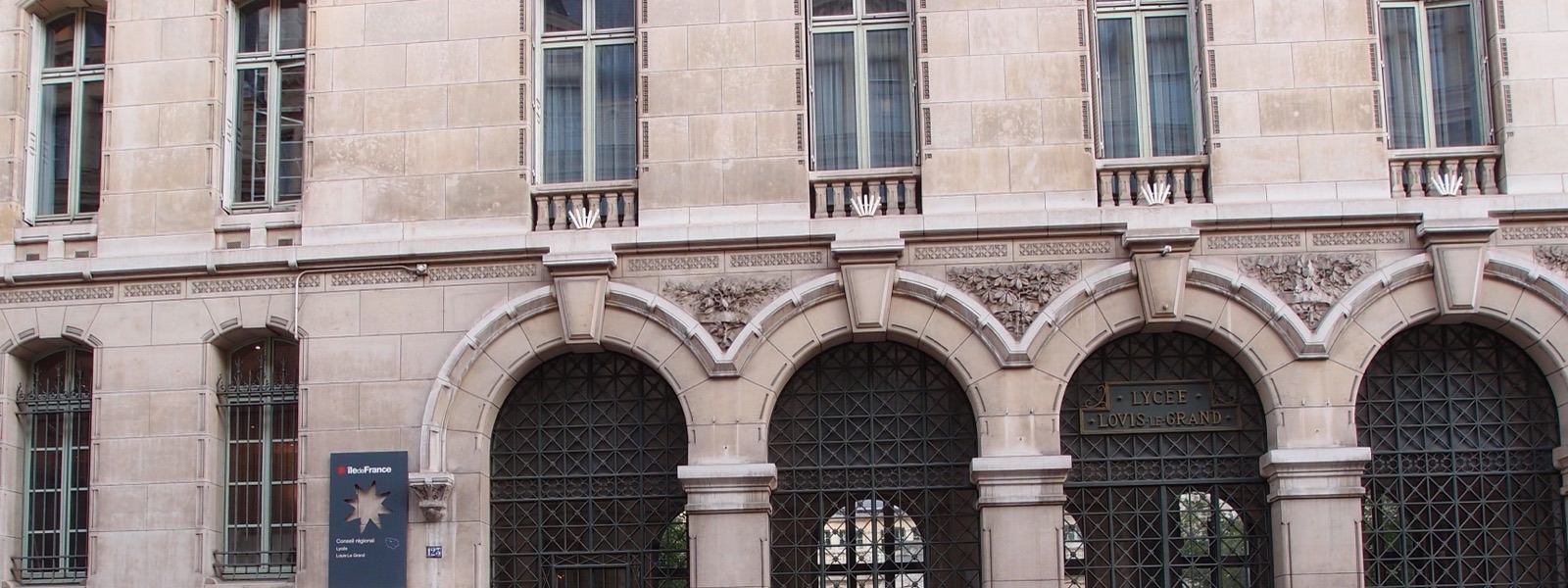 L'entrée du lycée Louis-le-Grand, rue Saint-Jacques à Paris