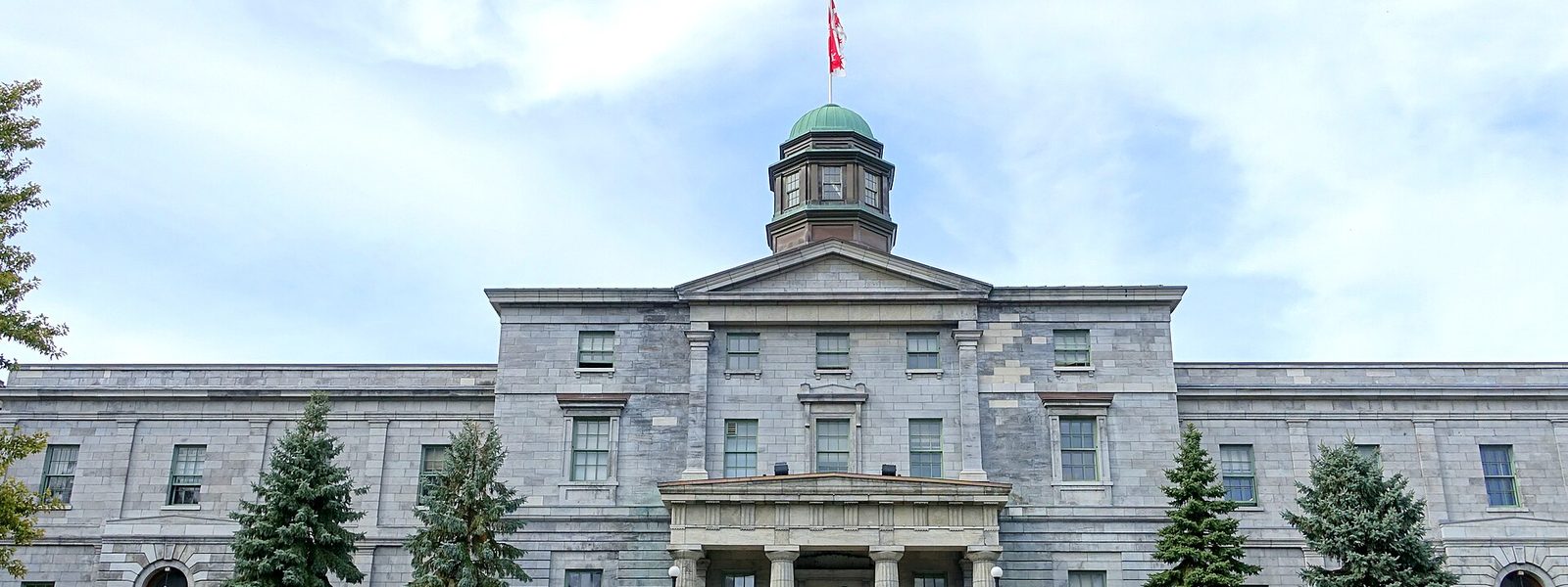 Le pavillon des Arts de l'université McGill, avec sa coupole verte, à Montréal